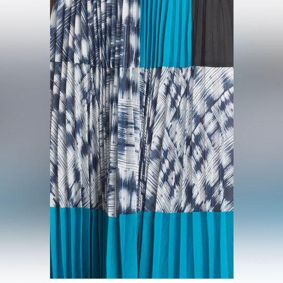 NWT BCBG MAXAZRIA " GEORGETTA"  Strapless Pleated Crepe Dress size Small - Picture 3 of 9